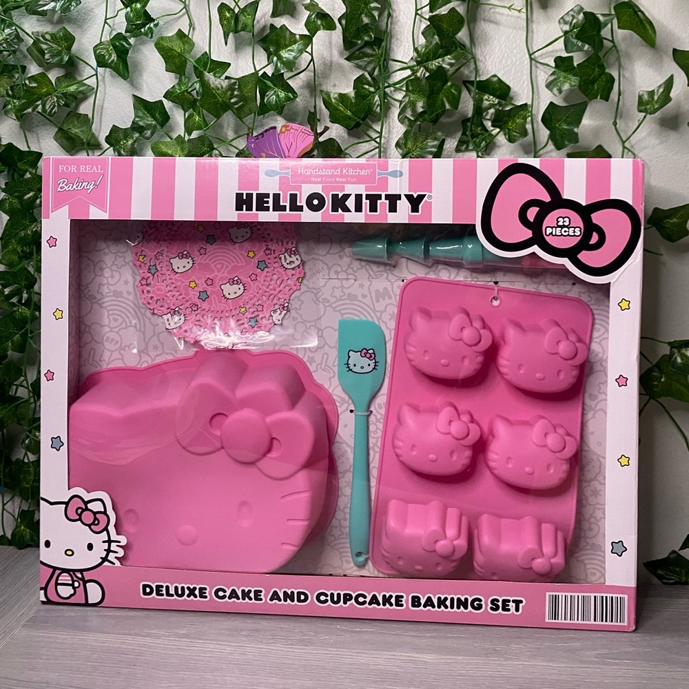 Hello Kitty Deluxe Cake & Cupcake Baking Set
